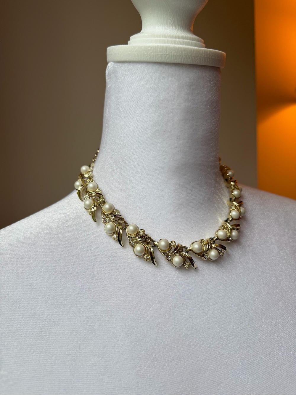 Vintage 60s Saran Coventry “Royal Ballet” Pearl Adjustable Choker - Picture 2 of 15